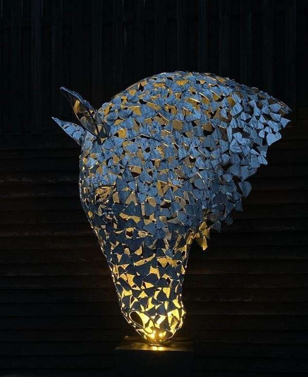 Image of a horse head sculpture